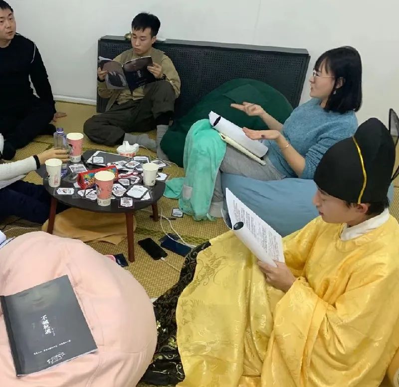 天黑请闭眼,狼人请睁眼!19.9元即可抢门市价98元【吃了一鲸摄影·桌游】狼人杀单人票!一场关于演技与推理的游戏等你来战~