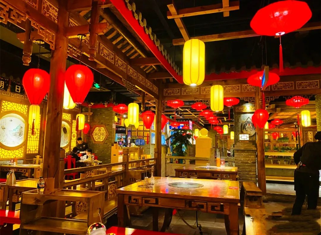 【龙江地铁站 | 蜀香龙门火锅 | 无需预约】正宗川味火锅,味源三国,巴蜀一绝,仅需118元即可享门市价349元【2-3人套餐】草原小羔羊+相间肥牛+乌鸡卷+鸭血+麻辣小郡肝+豆芽+土豆+……