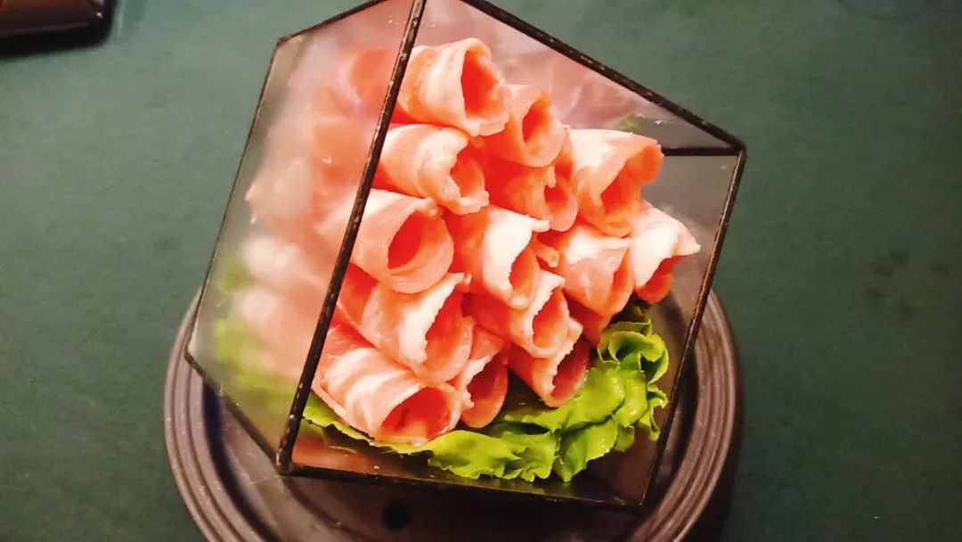 薇歌音乐火锅,全面升级自助啦,仅88元就可畅吃畅喝,小吃饮料+肉品+海鲜+丸滑+N,一嗨到底!吃饱喝足!