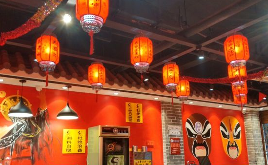 【无需预约 2店通用】上海火锅界的传奇!中国十佳火锅品牌!仅128元抢价值339元【吴老幺火锅】3-4人套餐,吴家鸳鸯白/吴家番茄锅(二选一)+新西兰羊肉+相间肥牛+鲜虾滑+秘制牛肉+撒尿牛肉丸+吴家自制酥肉+鸭血+金针菇+海带头+腐竹···一锅慰藉灵魂,让人欲罢不能~