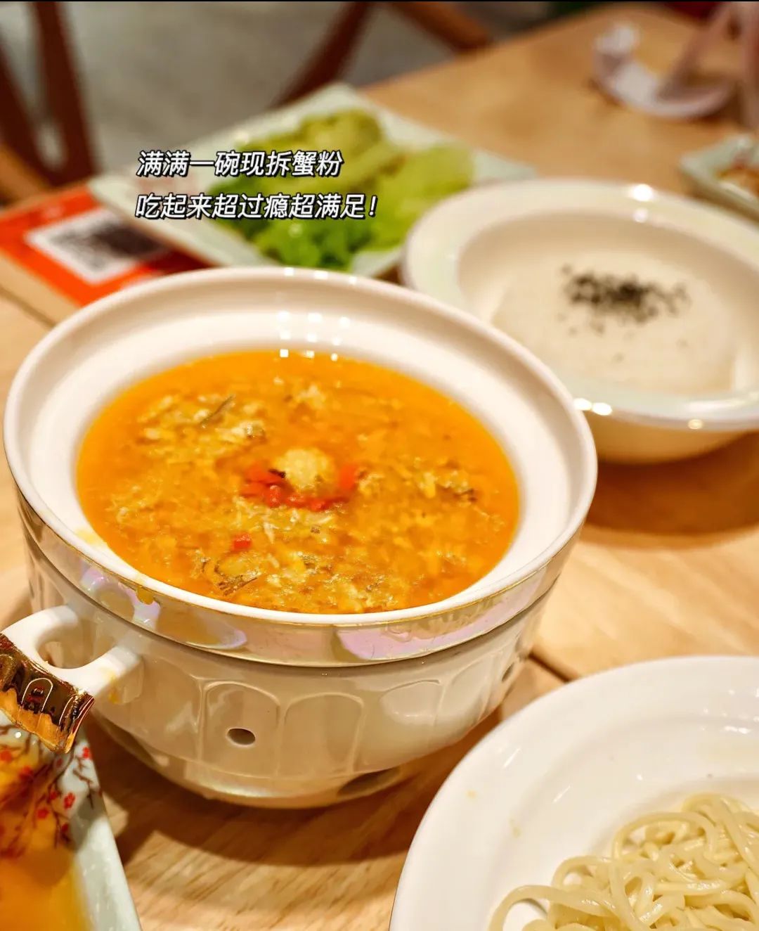 【无需预约·湖滨88商场·宝悦香】地道的上海美食味~爱蟹者必打卡的蟹粉捞饭!仅需39.9元即可享门市价91元的【宝悦香蟹粉捞饭单人餐】,招牌蟹粉捞饭+时蔬+可乐/雪碧……鲜嫩肥美的肉蟹与米饭的灵魂组合,吃上就沦陷…