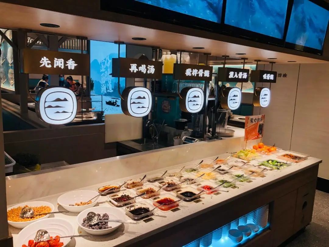 环境图2.jpg 【新店开业·拱墅万达·同人广场双店同庆·杭锅儿筒骨砂锅】隐逸西湖好味道!快来打卡浙江地区本土人气火锅!现仅139元可享杭锅儿超值筒骨砂锅3~4人餐,筒骨砂锅(中锅),谷饲滑牛肉,招牌虾滑,皇冠黑猪梅花肉,厚脸皮,老油条,生菜,白萝卜,金桔柠檬百香果!丰富菜品,开启你的冬日火锅盛宴!
