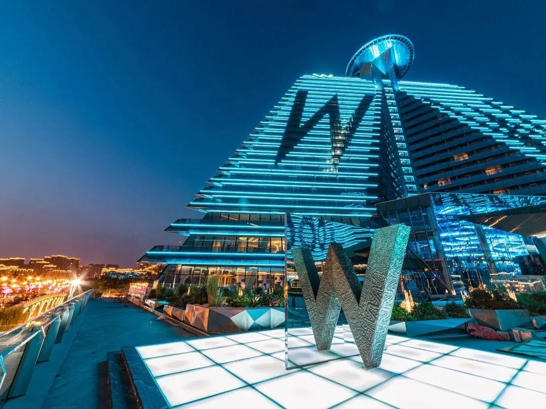 【W来啦!!!】一券在手,说走就走,连西安这家星级酒店都能白嫖入住!1399元享门市价5999元三秋兮水晶卡2.0,赠送西安W酒店入住一晚权益,想去哪儿玩就去哪玩儿!订到就是赚到,性价比超级高~