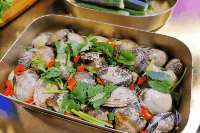 【王思聪看上的餐厅 | 浙大紫金港店】风靡魔都的网红“海鲜呼啦圈”——【烧货煮厂】杭州首店!~现仅168元打卡门市价521元的炭烧海鲜套餐!16个菜品,带你360°畅享鲜美海鲜,好吃到停不下来!