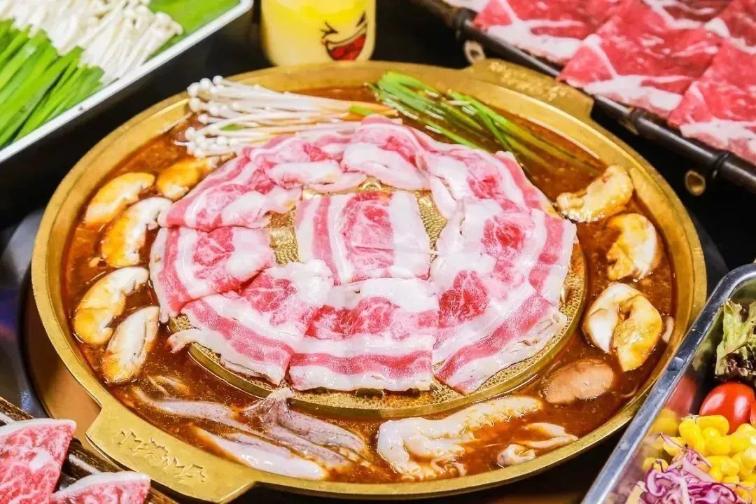 【国购广场套餐升级无需预约】 小猪小牛仅89元抢278元超值套餐!大虾1份,黑牛牛五花1份,培根1份,乌鸡卷1份,伊比利亚猪梅肉1份,黑牛牛胸口1份,蔬菌组合1份,PIG沙拉1份,玉米布丁酥1份,布丁2-3份,营养蟹子饭1份,精美小食1份......超多菜品,等你来享!!!