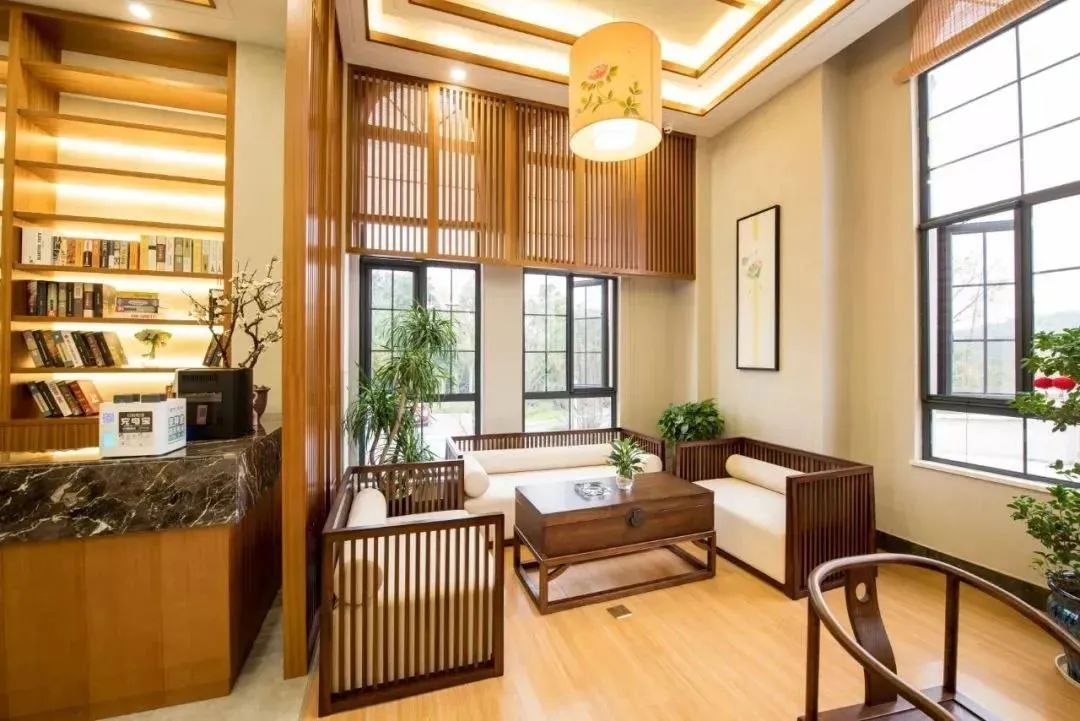 【千千春节专享特惠 南京平山荣逸独栋别墅】1888元享三室独栋别墅6人套餐,2488元享四室独栋别墅8人套餐,2988元享五室独栋别墅10人套餐,精品别墅房+平山森林公园门票+自助早餐,悠然惬意好生活,圆你新年“墅”愿、阖家团圆梦!