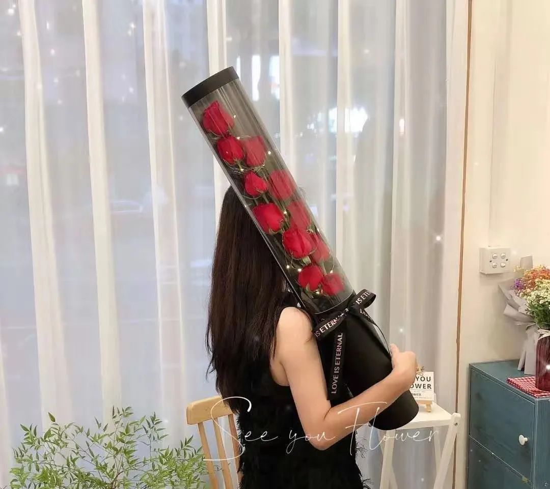 【情人节花礼,同城配送】这份爱,你任何时刻打开都新鲜!49.9元抢3只红玫瑰,满天星/尤加利叶/情人草,129元抢11朵红玫瑰礼盒,159元抢19朵红玫瑰礼盒~