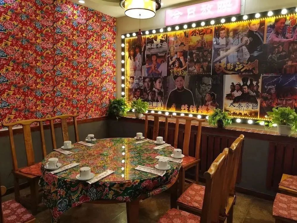 【窑阿婆民间坑烤·三店通用】特色美食,风味十足!土窑美味限时钜惠,仅99元抢门市价286元超值套餐:大鹅一只(约6斤),鸡手一份,麻辣鸡肝, 麻婆面筋,土豆2个,地瓜2个,自制皮冻...超多菜品,吃到扶墙!