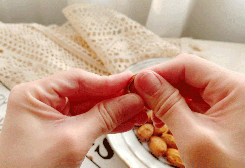 【全国到家】【新年不打烊|好想你宝藏年货礼盒|8~10种爆款零食】仅49.9元起抢门市价119元的好想你 MISS YOU团圆锦礼礼盒!知名品牌,3种规格,都是品质好货、当家产品!8~10种爆款零食:坚果、果干、小食、补品…一应俱全!大包装大容量,颜值爆棚,国潮好礼,有礼有面更有范儿~