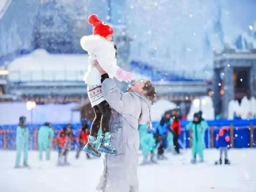 越冬越要燃!春节不打烊!仅49.9元即享受门市价160元【世葡园冰雪嘉年华一大一小畅玩联票】多种雪上项目等你来体验!