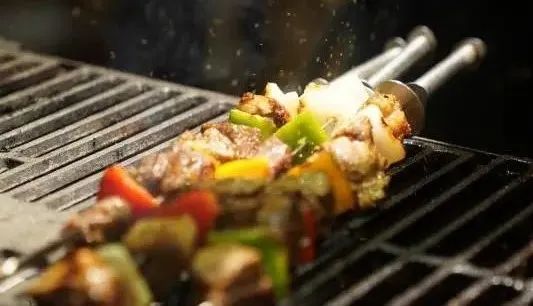【春节通用不打烊·杭州豪华星级酒店自助·杭州福朋喜来登酒店·超长有效期】仅268抢购2大晚餐自助,可享超豪华喜来登自助餐,大闸蟹,刺身,生蚝,海鲜,烧腊,煎扒、烧烤,中式热菜…地处繁华地段,免费停车