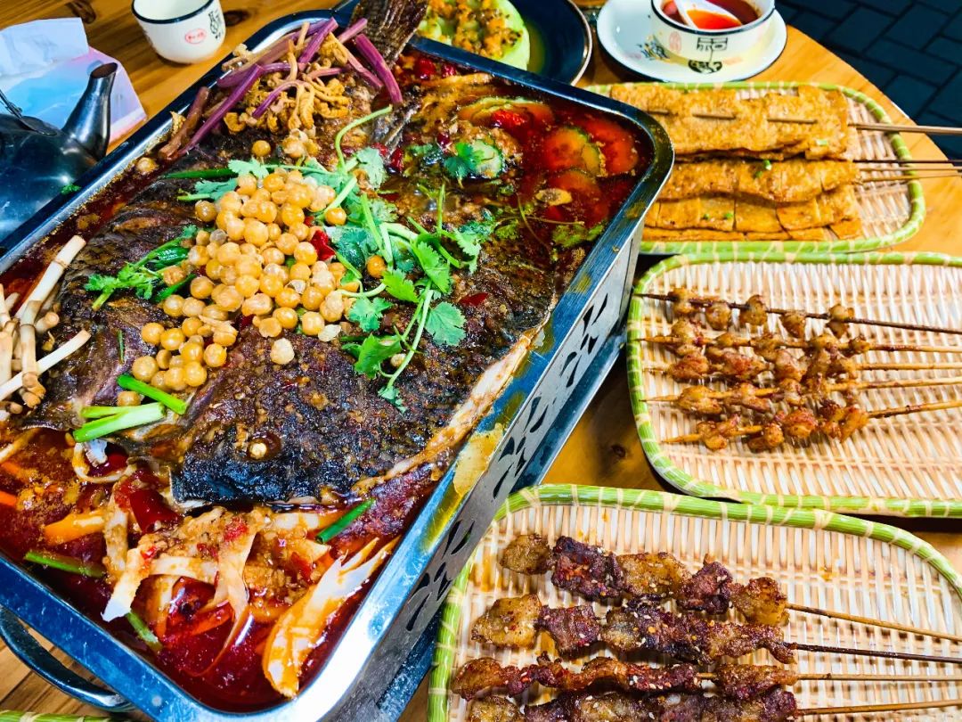 河池烤鱼是当地特色美食