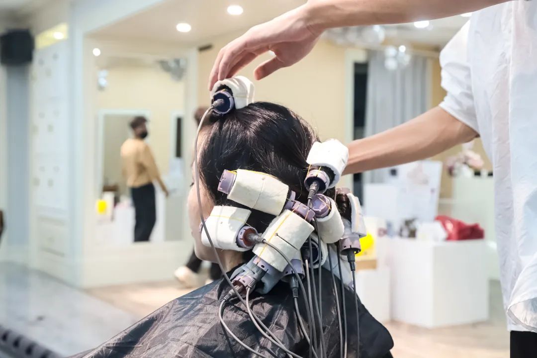 【南开新世界|巴柏明星体验馆】仅28.8元抢门市价288元套餐!洗剪吹3次或纯色美甲两次!