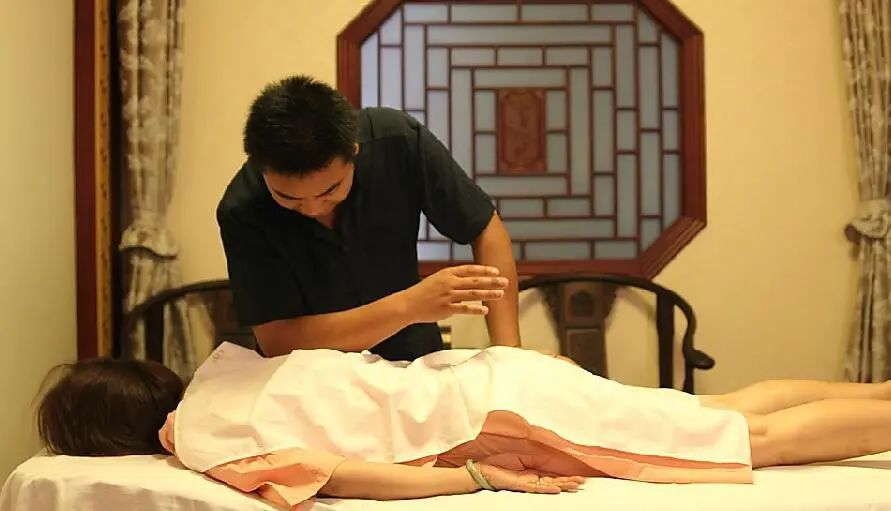 【南丹东路/使用期长】一场身体到灵魂的奇妙旅行~58元抢门市价99.8元【雅馨养生馆】全身推拿60分钟,68元抢门市价198元全身精油60分钟,78元抢门市价298元三九艾灸调理60分钟~伤筋动骨一百天,不如给身体放松一下吧!