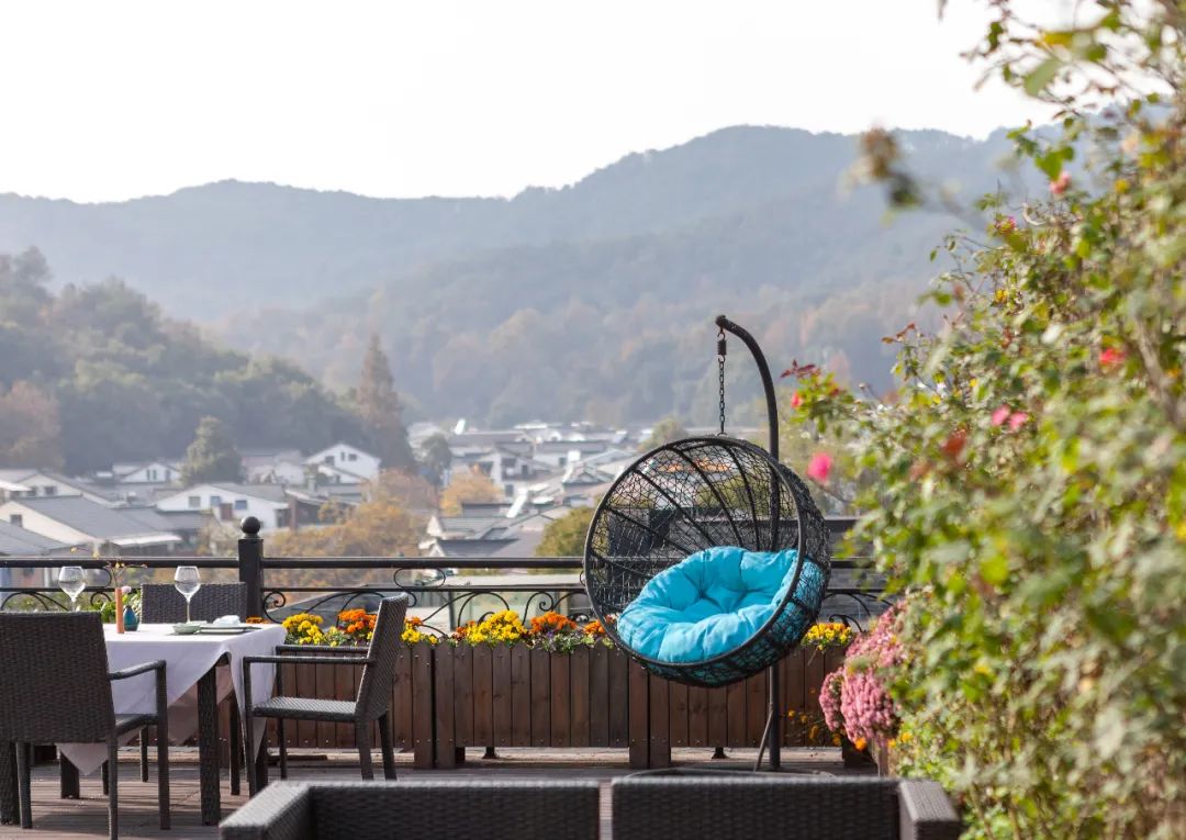 【西湖区青芝坞•天伦餐厅】1588元/78元尊享4888元/329元超值8-10人圆桌餐/双人下午茶!【25年老品牌】✔港式辣炒波龙✔大闸蟹烧豆面✔土参煨八头鲍✔砂锅生焗外塘甲鱼✔天伦自制酱鸭✔玛卡洋参老鸭汤✔金汤小米辽参……颜值与美味并存,品味尊贵感受,一口沦陷的味蕾记忆~
