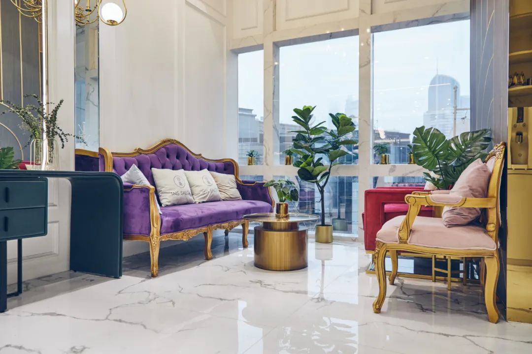 微信图片_20191202172006.jpg 【三店联动 · INS SALON】点评美团热门榜美发!品质优选/黄金地段/奢华环境!仅需238元限时抢购门市价2058元『INS印斯造型』烫/染(2选1)+护理套餐!前卫与时尚的设计理念+国际化一线美学标准,引领时尚之风+地理位置优越,交通便利!快来进行一场华丽的“蜕变”,让世界从头认识你~