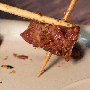 【黄泥磅】“野性十足”!有酒有肉有朋友,深夜陪你热闹!现168元抢门市价918元【沄涧江湖部落4人套餐】,江湖菜-必吃杀手无刺鱼 、江湖菜-山洞酒鬼辣子鸡 、锡林郭勒羊肉串10根、 沄涧碳烤小黄鱼6条 、必吃望京小腰精2串等烤串等你来撸!另赠送50瓶国宾啤酒喝到爽!