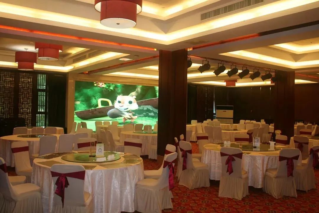 【全家欢乐游 踏青好去处】承包一座岛,吃住玩全含~399元抢超值2大1小亲子套餐!双山岛涵田高尔夫度假村双床房+自助早餐+家庭美食套餐1份(晚餐/自助晚餐)+高尔夫体验+自行车骑行...可以乘坐快艇,从繁华的城市开往纯净的江上慢岛~快和家人一起去赴一场自由惬意的约会!