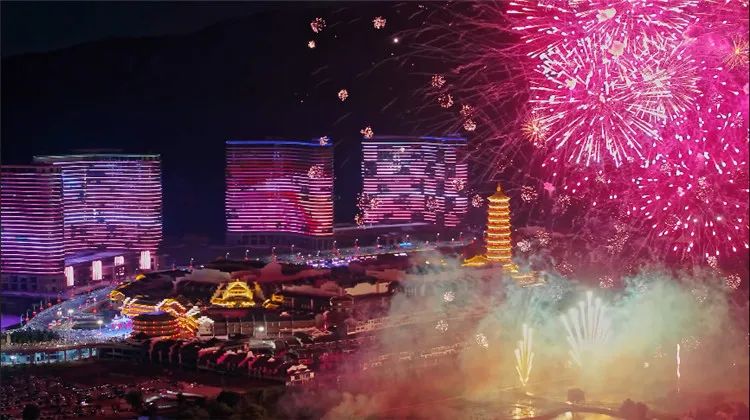 【元旦春节皆可预约】499元起打卡【龙之梦动物世界大酒店】!双旦特惠来袭!动物主题房1晚+双人自助早餐+双人动物世界步行区门票(含免费车行区小火车)+双人图影湿地门票,免费观赏35000平太湖水舞秀!