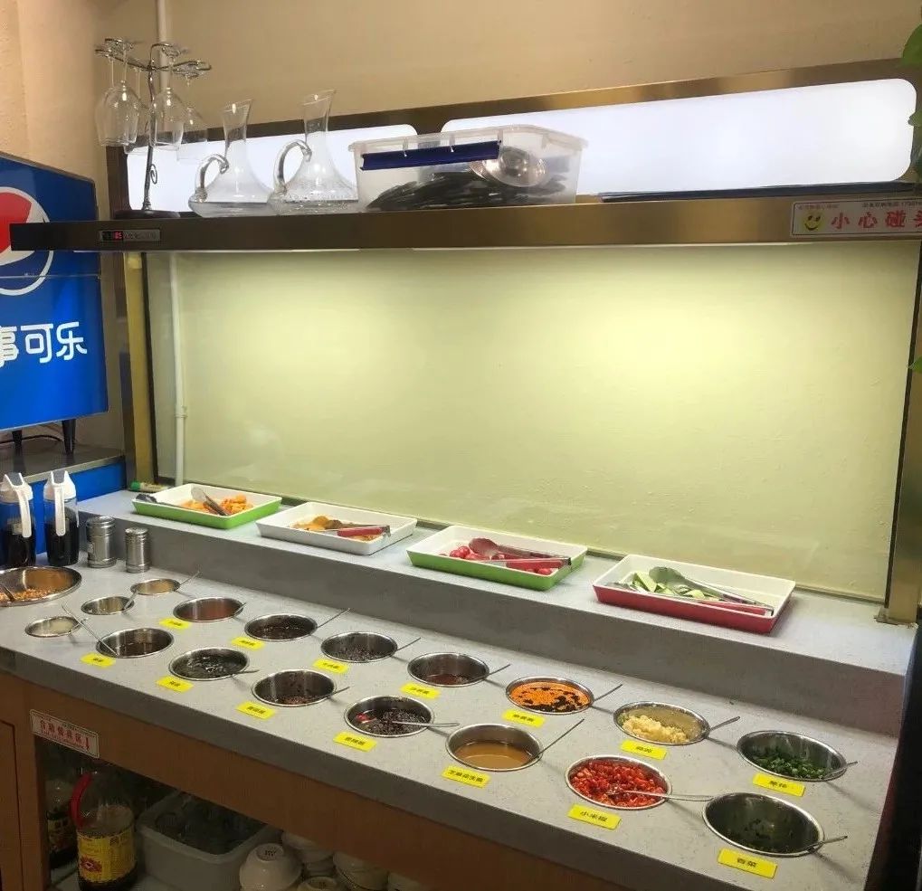 四小时慢熬,让人回味无穷的砂锅筒骨!59元抢【金华砂锅】2-3人餐!砂锅筒骨(四根骨头+千张+辣笋+香肠)、肥牛、白萝卜、鸭血…