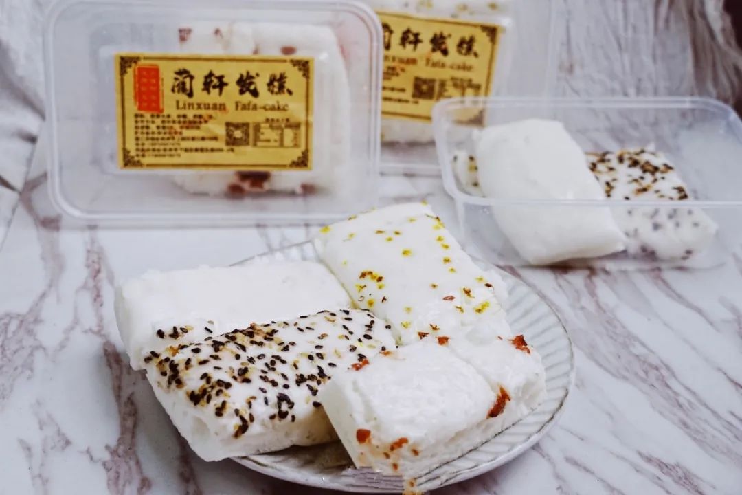 火爆加推!【2店通用|无需预约】网红发糕,你以为浪得虚名?【蔺轩发糕】堪称发糕一霸,掀起一股杭儿风,现在仅需9.9元享门市价20元发糕任选两盒,经典原味发糕、招牌桂花发糕、桃桃仙黄桃发糕、风味蔓越莓发糕、飘香核桃芝麻发糕、浓郁红糖发糕、小米鸡蛋糕... 开锅五分钟就卖光的杭州老餮,重度糯叽叽爱好者必吃!