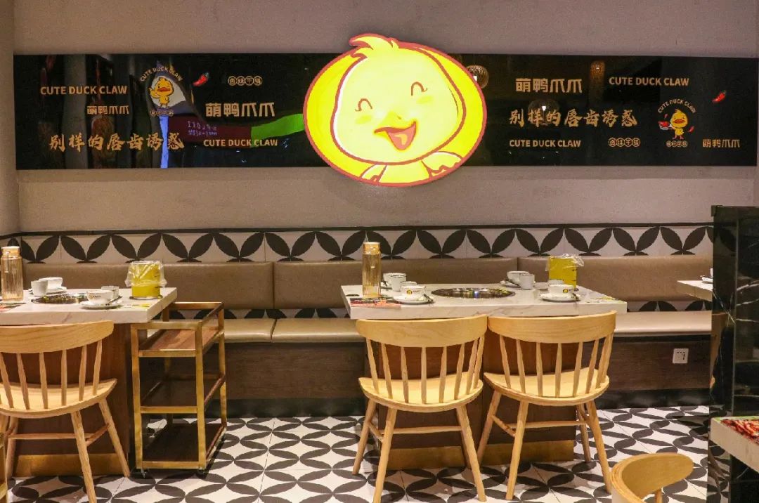 【保利MAll】卤味干锅新势力,一家专门做鸭的餐厅!49.9元抢【萌鸭爪爪卤味干锅】超值套餐,鸭爪鸭翅干锅+玉米肠+鱼丸+千张+娃娃菜+...香辣软糯的口感,征服了无数吃货!