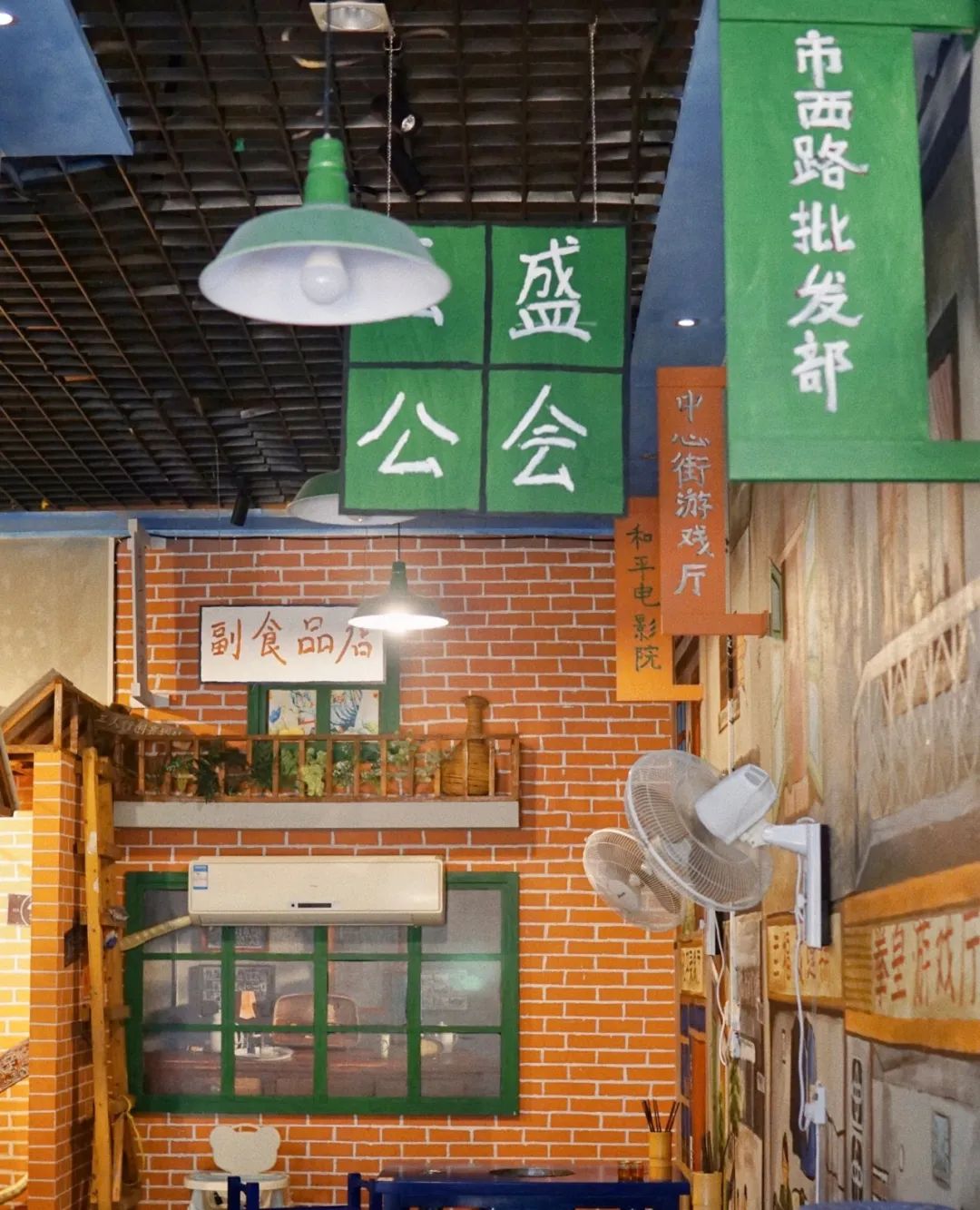 【无需预约】爆品回归!仅88元抢门市价265元『马路边上』套餐~锅底油碟+100根签签+现切牛肉片+鸭血+鸭肠+冰粉~