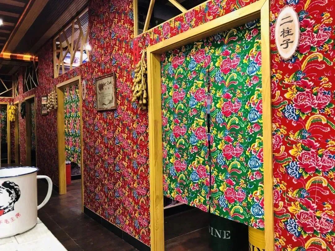 【窑阿婆民间坑烤·三店通用】特色美食,风味十足!土窑美味限时钜惠,仅99元抢门市价286元超值套餐:大鹅一只(约6斤),鸡手一份,麻辣鸡肝, 麻婆面筋,土豆2个,地瓜2个,自制皮冻...超多菜品,吃到扶墙!