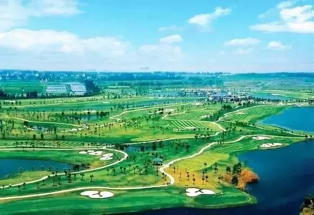 25.jpg 【全家欢乐游 踏青好去处】承包一座岛,吃住玩全含~399元抢超值2大1小亲子套餐!双山岛涵田高尔夫度假村双床房+自助早餐+家庭美食套餐1份(晚餐/自助晚餐)+高尔夫体验+自行车骑行...可以乘坐快艇,从繁华的城市开往纯净的江上慢岛~快和家人一起去赴一场自由惬意的约会!