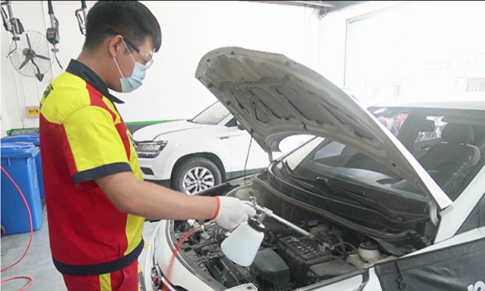 【9店通用|百顺养车·无需预约】养护检查一步到位!9.9元抢价值90元超值养护套餐!有效期至2021年12月31日!5大项目:1、节气门积碳清洗1次/车内机舱清洗 2、全车21项安全检查 3、全年胎压充气 4、全年吹机舱 5、全年不限次0度玻璃水添加!