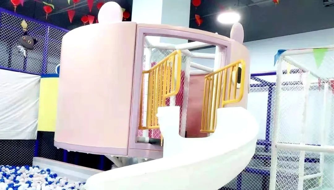 【清镇市·观清路广大城·节假通用·无需预约·考拉儿童乐园】溜娃“圣地”来啦!仅需9.9元抢购一大一小全天畅玩全票(限前100份),19.9元抢购一大一小全天畅玩全票,游乐设施丰富,让孩子放心撒欢!