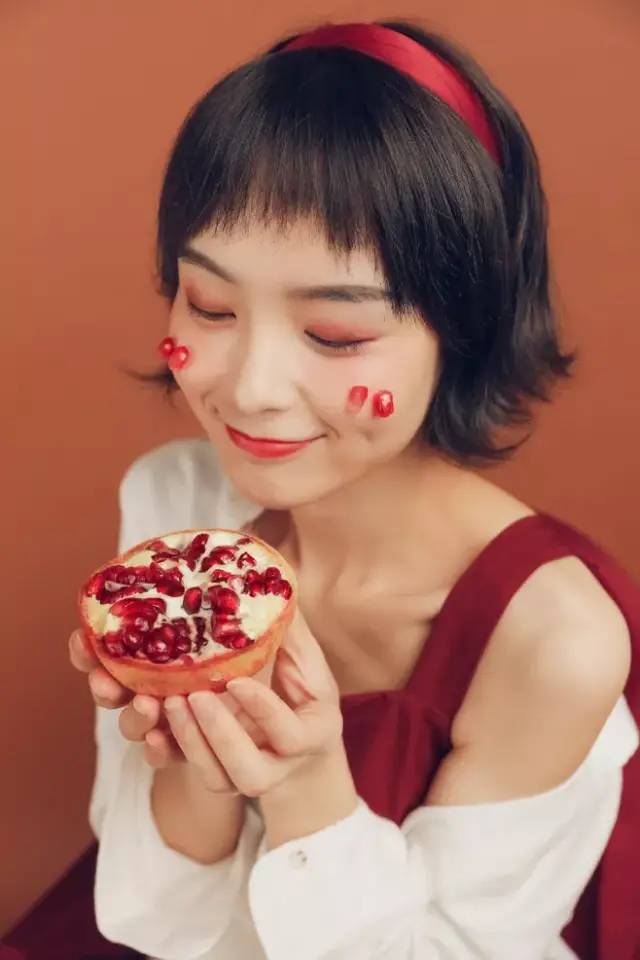 【今年最后一批会理石榴 |可以喝的“雅诗兰黛”,吃1个=1次皮肤保养】仅29.9元=5斤抢门市价39.9元会理突尼斯软籽石榴,汁多味甜,一口爆汁,公认的美容养颜佳果~
