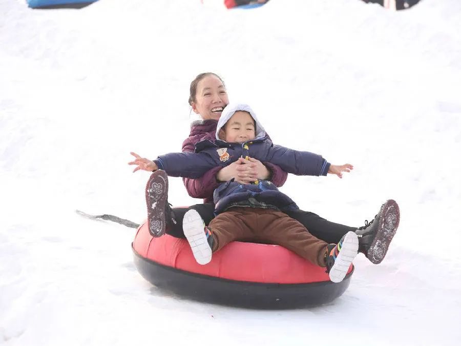 越冬越要燃!春节不打烊!仅49.9元即享受门市价160元【世葡园冰雪嘉年华一大一小畅玩联票】多种雪上项目等你来体验!