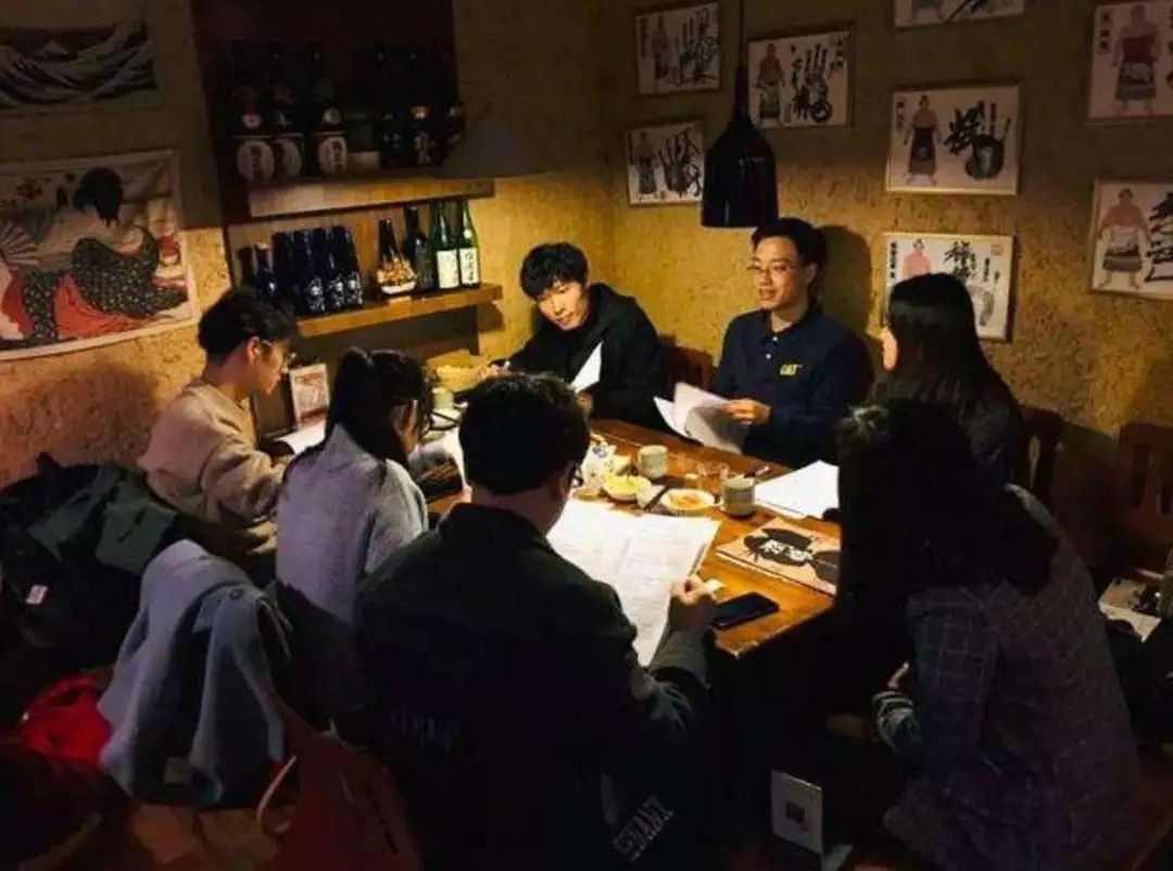 【碑林区·霓虹包包剧本杀】不到10元/人畅玩剧本!仅19.9元抢门市价216元【霓虹包包】剧本杀双人门票(城限/独家本除外)!氛围超强的房间+硬核逻辑推理+专业的NPC,@所有戏精的大型battle机会来啦~