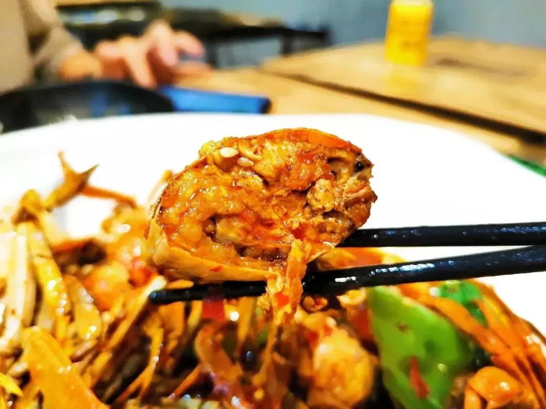 【余杭区禹航路| 新郭庄饭店】舌尖上的江南韵!68元抢门市价256元新郭庄2-3人餐,✔香辣小湖蟹/剁椒鱼头2选1,✔生炒鸡✔卤水鸭掌✔鼓油水蒸蛋✔雪菜炖手工豆腐...老余杭11年老店,味道没得说~