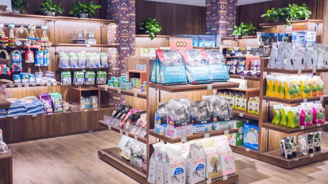 【上海/南京/苏州 7店通用|Mr.Zoo小小动物元室内动物园】仅需129元立享门市价327元的【王国夜游团+探险者之家双人套票】~大型亲子游玩圣地✔集齐海陆空生物,6大主题区域✔50+超萌动物,零距离接触了解动物,懂得爱护小动物~