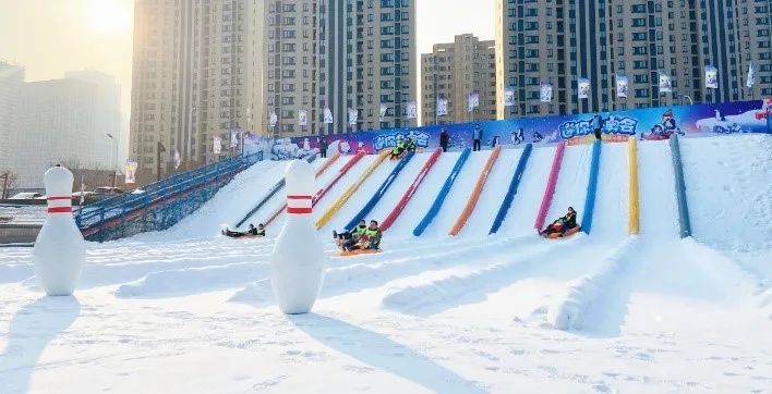 【无需预约~天津人家门口的滑雪场】仅99元抢门市价120元的【冰雪节套餐】天津海昌极地海洋公园滑雪场场内8大滑雪项目通玩(极地动物大合集、七彩雪道、疯狂飞碟、超级碗、阿里巴巴大探宝、迷你摩托、雪地飞车、平衡车)等~【天津海昌极地冰雪节 ,承包剩余冬天里的欢乐与惊喜 ,生活中感受不到的欢声笑语 ,极地冰雪节给你!】周末节假日通用不加价