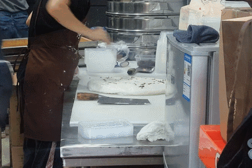火爆加推!【2店通用|无需预约】网红发糕,你以为浪得虚名?【蔺轩发糕】堪称发糕一霸,掀起一股杭儿风,现在仅需9.9元享门市价20元发糕任选两盒,经典原味发糕、招牌桂花发糕、桃桃仙黄桃发糕、风味蔓越莓发糕、飘香核桃芝麻发糕、浓郁红糖发糕、小米鸡蛋糕... 开锅五分钟就卖光的杭州老餮,重度糯叽叽爱好者必吃!