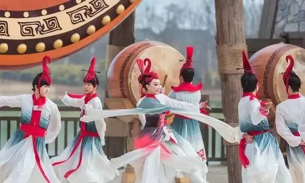【千千春节特惠】家庭出游好去处!【春节通用·茅山东方盐湖城】仅79元抢购门市价150元全天成人票,【闯】江湖奇市,【玩】吉火狂欢,【赏】烟花大秀,【吃】团圆家宴…,吃好喝好还能嗨好!