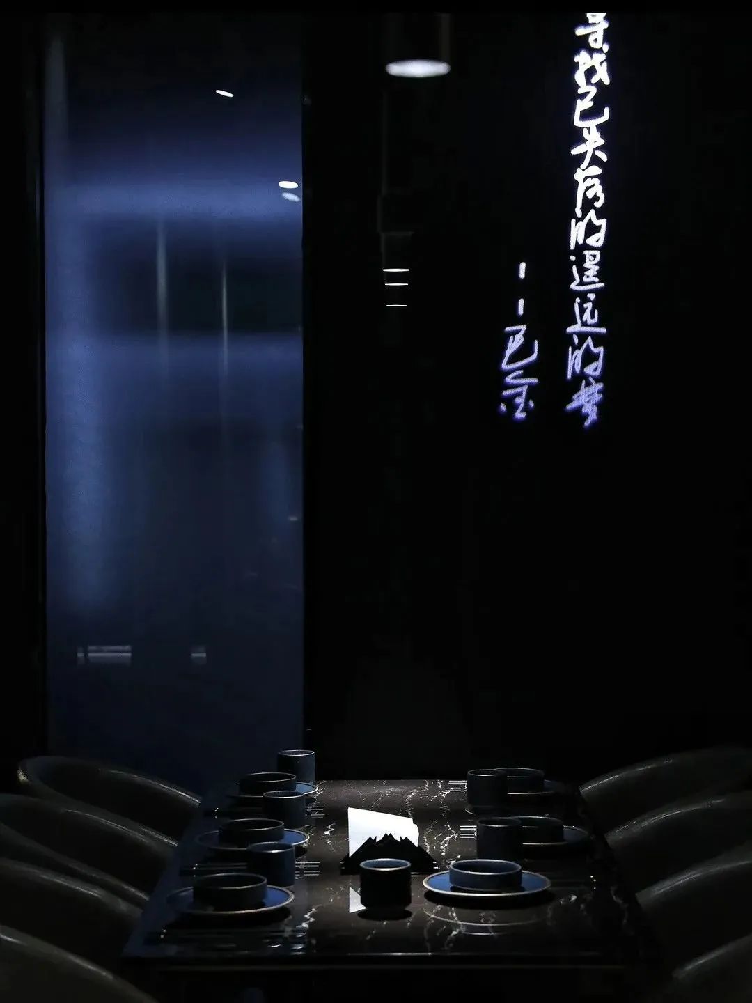 【圣诞元旦钜惠|米其林必比登推荐餐厅】168元抢门市价482元通巷六號严选2人餐!怪味鸡片+芽菜肉末干烧黄鱼/宫保荔枝虾球+豆汤竹荪东坡鱼/老坛酸菜美蛙+麻麻辣子鸡+……从店面到菜品,皆如艺术品~感受丹青意蕴,醉墨淋漓;品鉴别样川味,极致细腻