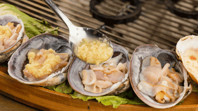 【王思聪看上的餐厅 | 浙大紫金港店】风靡魔都的网红“海鲜呼啦圈”——【烧货煮厂】杭州首店!~现仅168元打卡门市价521元的炭烧海鲜套餐!16个菜品,带你360°畅享鲜美海鲜,好吃到停不下来!