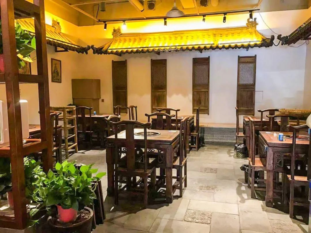 【盛龙广场·东哥鱼庄】纸包鱼来啦!69元抢价值205元东哥鱼庄纸包鱼2~3人餐 ,江团一条,口味6选1(麻辣、剁椒、蒜香、酸菜、香辣、番茄)培根、 撒尿牛丸、 豆芽、 金针菇、豆腐皮...让无数吃货都无法拒绝的纸包鱼!