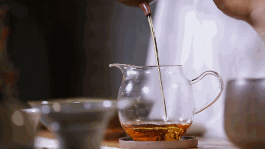 【全国到家】【闽缘茶轩小青柑礼盒丨传统工艺制造,颗颗精心挑选】用心取材,喝出健康!仅49.9元抢价值69.9元小青柑柑普茶陶瓷茶具礼盒!国潮风的设计,16粒小青柑配套果绿色陶瓷壶,暖心又暖胃!经典礼盒包装,送礼送健康!