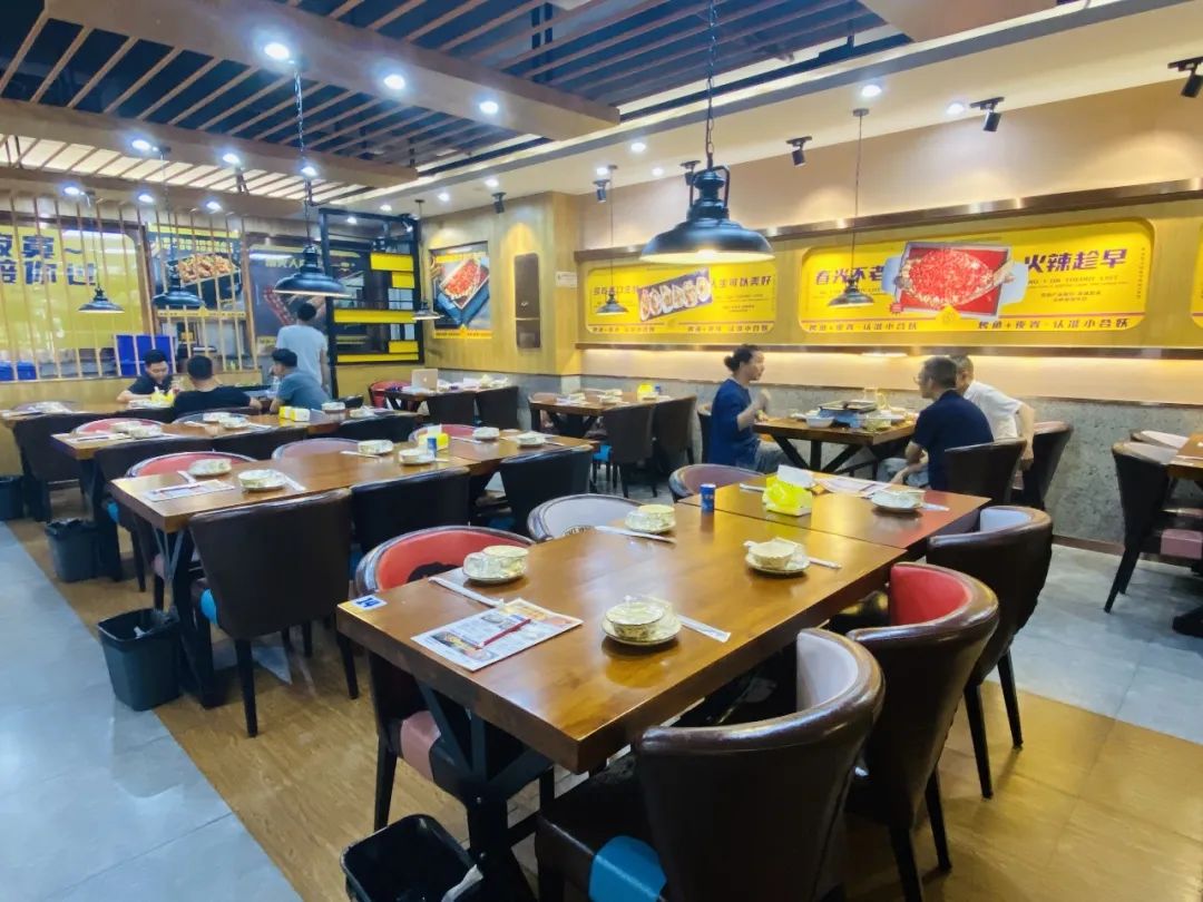 爆品回归!【元旦通用|三店通用·无需预约·点评榜TOP·地铁直达·可堂食可配送】碳烤牛蛙,圈粉无数,限时79元享门市价213元【小合妖牛蛙锅套餐】碳烤美蛙4斤,明虾一份,莴苣一份,薯条一份,黄瓜一份,冰激淋不限量自助...三公里内免配送费