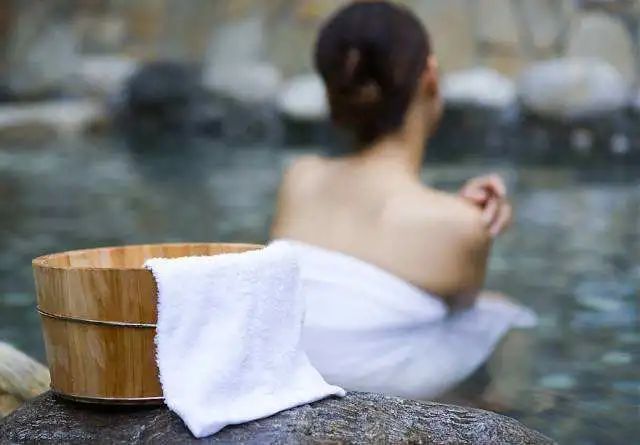 【小汤山 | 龙脉温泉】98元起抢购超值温泉套餐,熔岩温泉、竹林温泉、热带雨林馆,寒冬已至,泡泡特色温泉,驱散疲劳与寒冷!