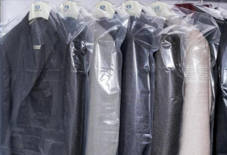 【原色洗衣 | 三折优惠】仅需59.9元抢180元【超值干洗3件套】,衣、裤、鞋,任选3件干洗,上门取件、足不出户让您省心!限量抢购~