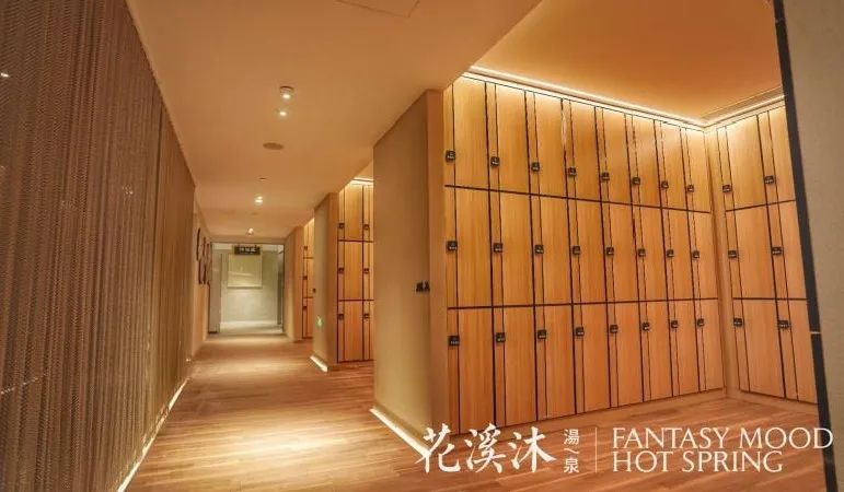 【花溪沐汤泉|日坛北路|免预约】可以免费穿汉服的温泉~躺在床上抬头便是海底世界奇观!仅98元=1大本1小抢门市价158元「花溪沐汤泉门票」=洗浴+汗蒸+特色窑洞+温泉泡汤等~周末节假日不加价!