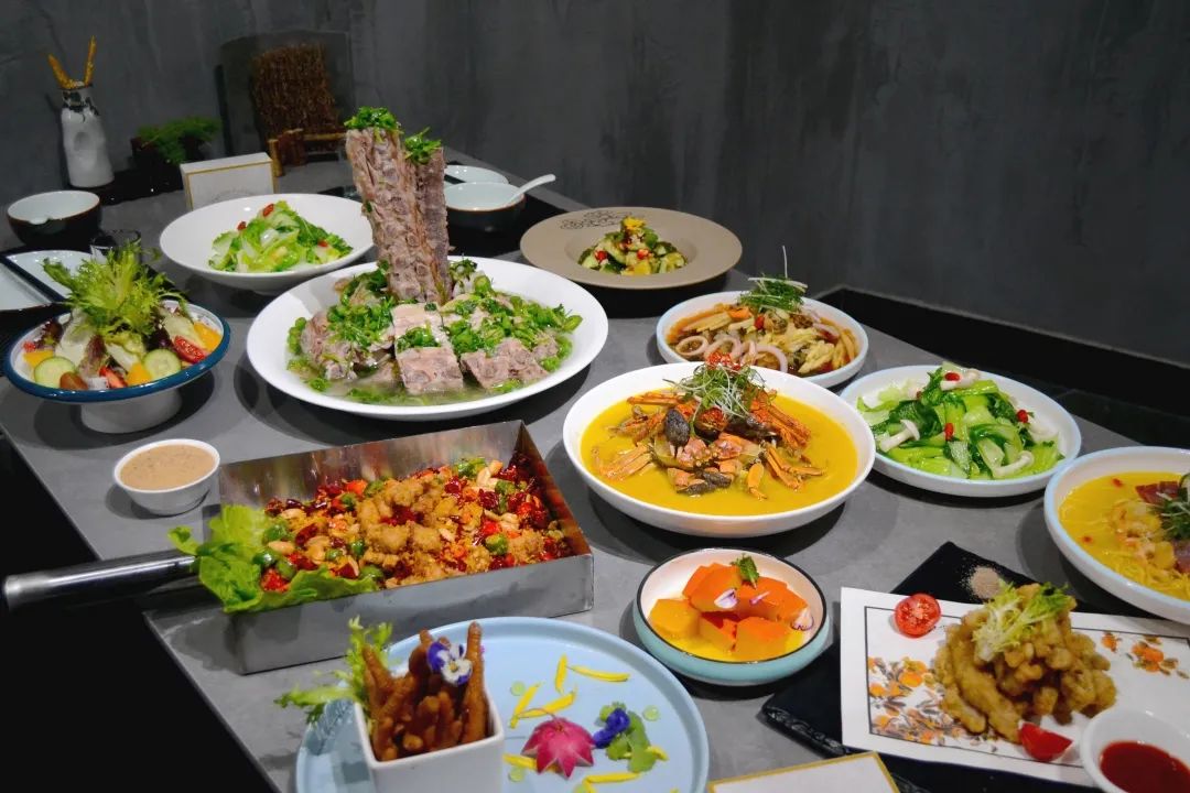 【新天地商圈/使用期长/小红书、抖音网红打卡店!】火爆杭州多年的品质私房菜,杭帮创意菜中的法拉利跑车~精致高颜又创意味十足!套餐A周中无需预约!99元抢【独一味创意私房菜】2-3人套餐!新派辣子鸡+野风笋招蟹+金汤蒸干丝(火腿、干贝)+柠檬味的凤爪+秋桂酿金瓜...158元抢4-5人网红套餐 ~特色网红火山排骨(5斤)+海味蒸双冬+妈妈小酥肉+蔬果沙拉+口水黄瓜...好评如潮,约起来去吃了