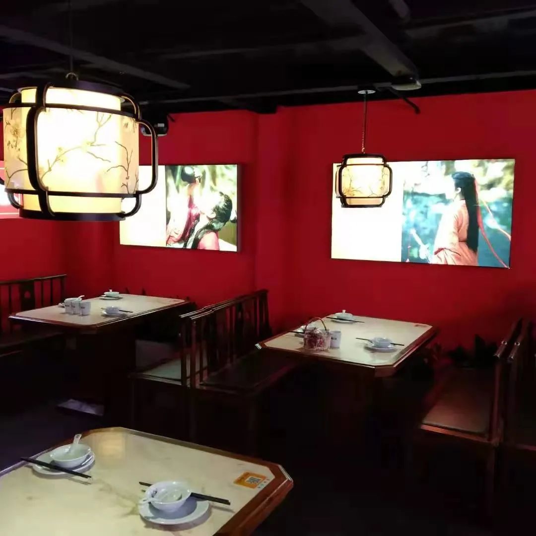 暗恋桃花源旗下品牌【醉花春成都小酒馆·侠客江湖店|万达广场】在飒爽的“江湖”中做一场仗剑天涯的美梦~99元购门市价310元3-4人餐【无需预约/周末通用】,钵钵鸡串串(10荤10素)+重庆歌乐山辣子鸡+丁坡家的小土豆+油渣包包白+辣卤拼盘+盐水花生+江湖冰粉+...
