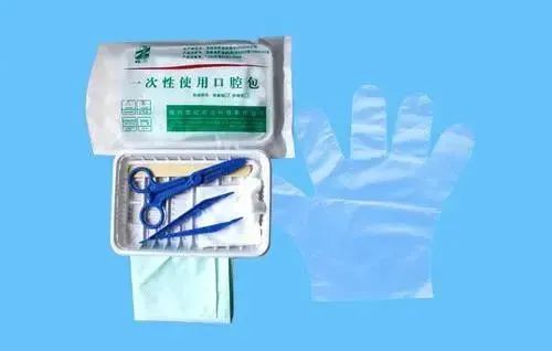 【八店通用&京立口腔】您身边的口腔专家~仅49.9元抢门市价680元一大一小口腔护理套餐!口腔检查+ 曲面断层片+成人超声波洁牙+无痕抛光 儿童防龋涂氟+儿童正畸设计方案……让孩子和你都拥有一口健康白净的牙齿~